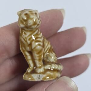 Vintage Wade Whimsies Brown Tiger Figurine Red Rose Tea England Small